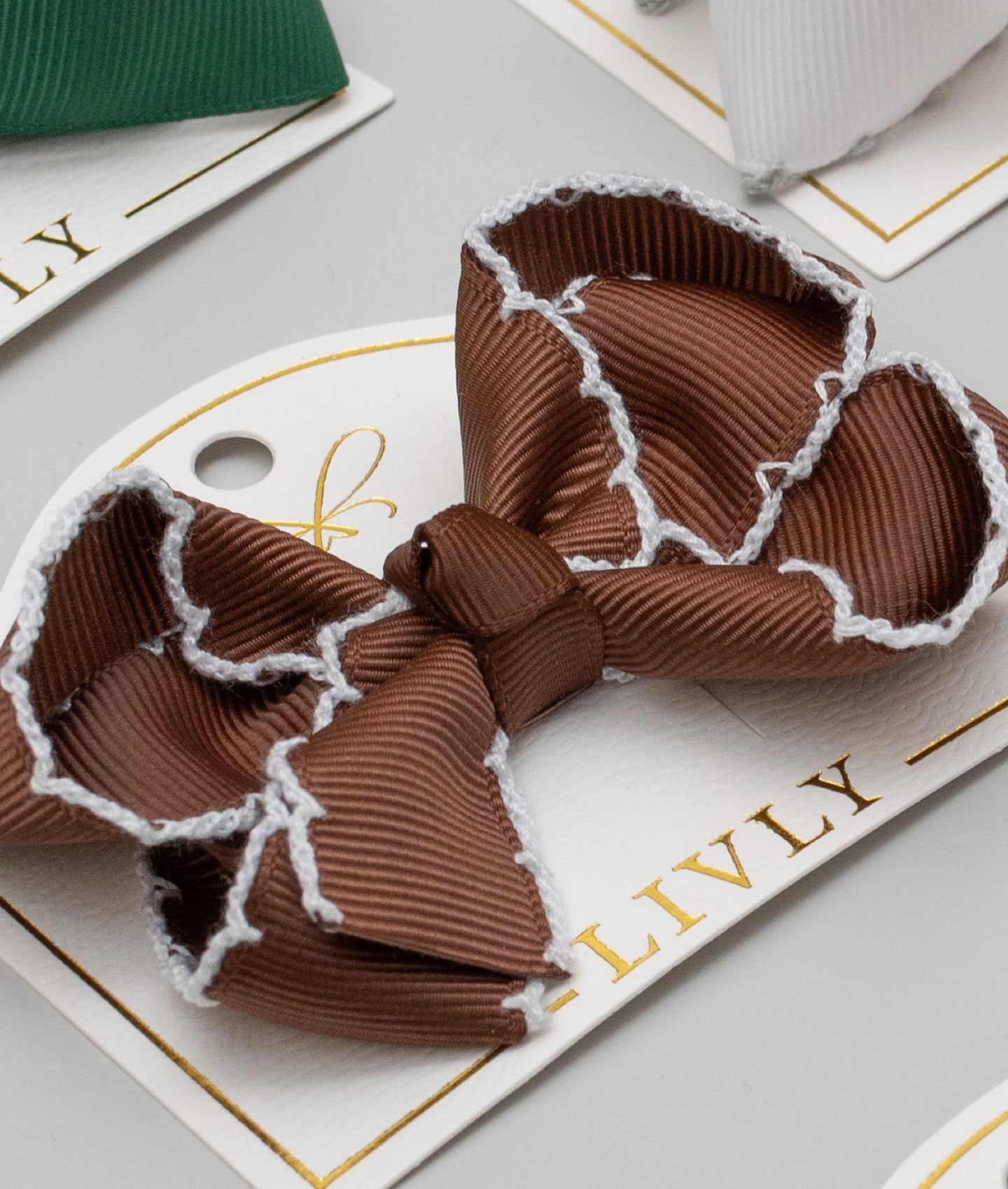 Medium Picot Bow Root Bear