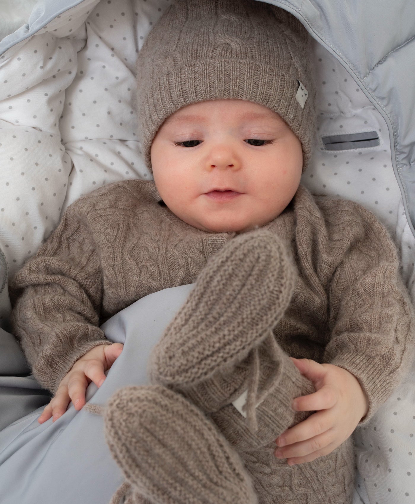 Kabelstickad Kashmirmössa